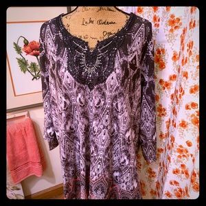 Cute tunic length shirt.  Avenue. 22/24